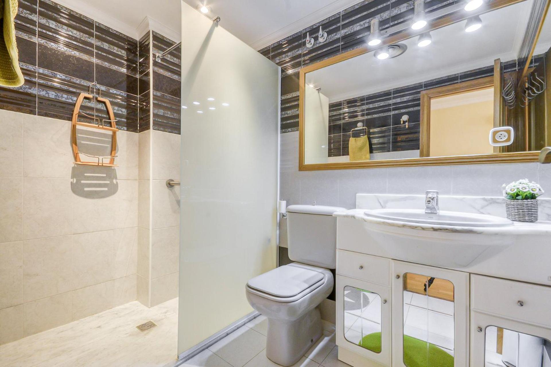 Avda De Rhode 113 - Barneda Apartment *