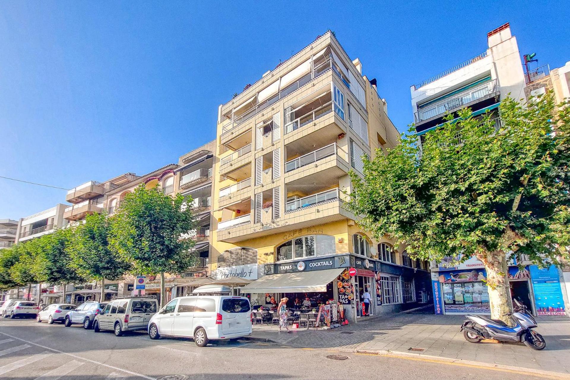 Avda De Rhode 113 - Barneda Apartment *